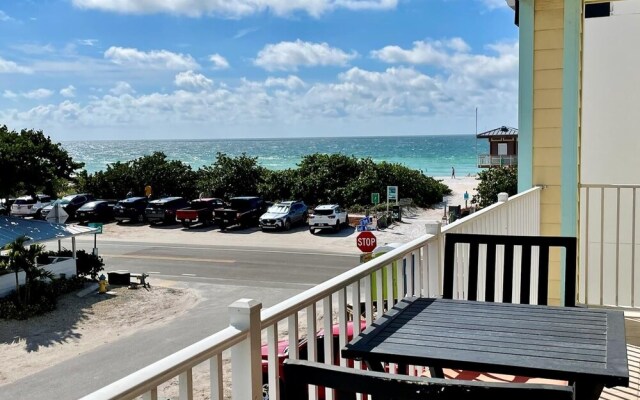 Sans Souci 6 Bedroom Home by RedAwning