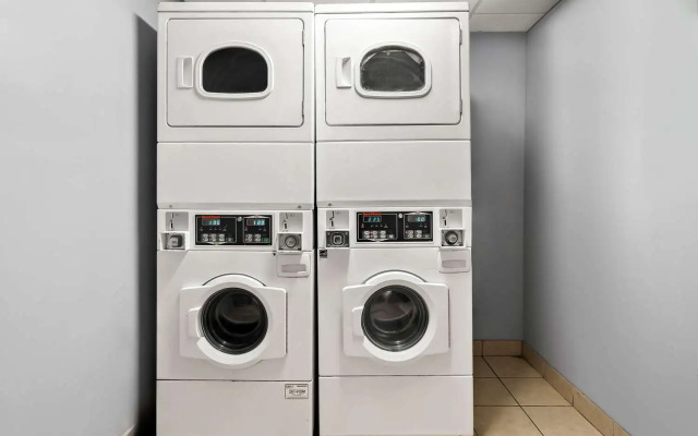 Best Western Huntington Mall Inn