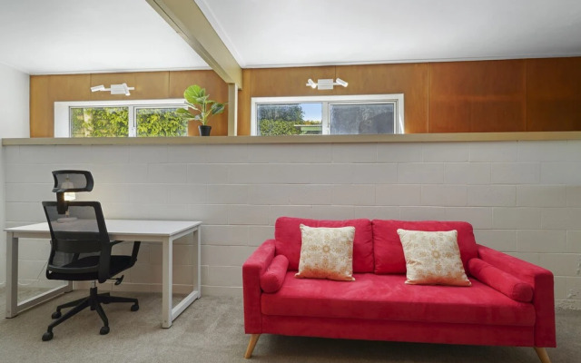 Dazzling Mairangi Bay Retreat Sea Views