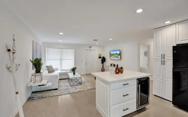 Casa Lago 3 Bedroom Home by Redawning