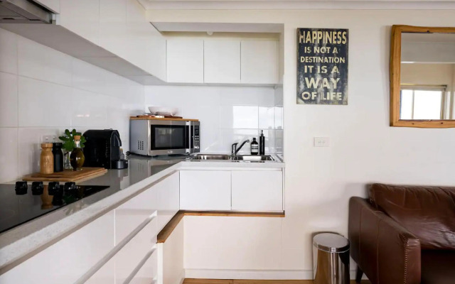 Y Vue - Beachside Apartment with Ocean Views