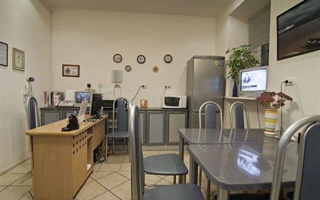 Аврора Петроградская