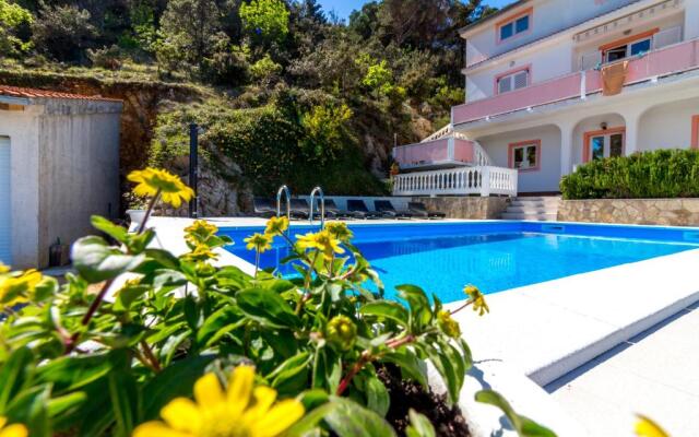 Apartments Lores