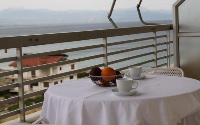 IRIDA 2Br Apartment with amazing sea view.