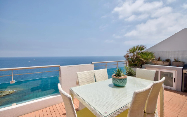 Magnificent Seafront 2-bedroom Sliema penthouse