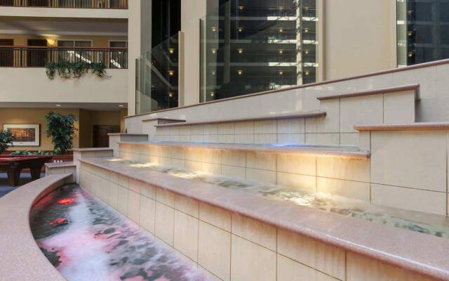 Embassy Suites by Hilton Cleveland Rockside