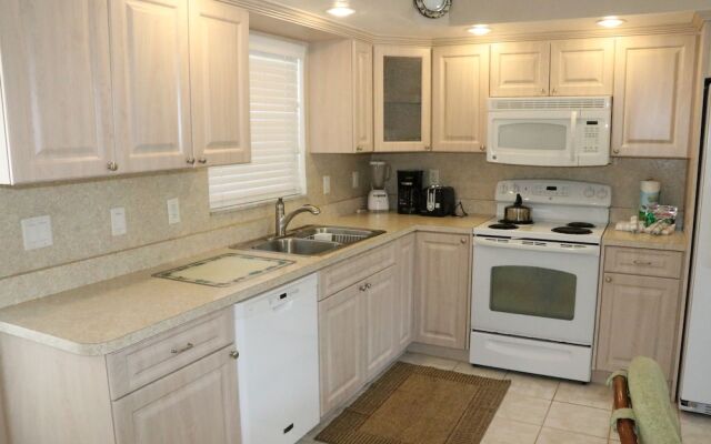 Jamaica Royale 005 - 2 Br Condo