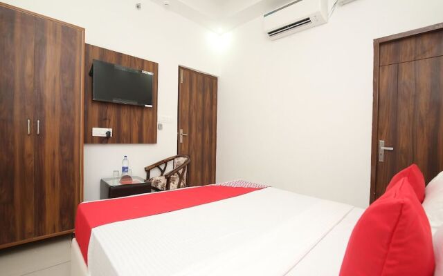 Oyo 35930 Tricity Hotel Premia