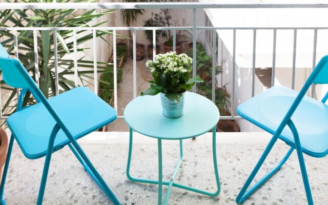 2 Bdrm apt for up to 6 Guests Next to Acropolis Museum