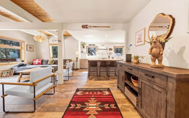 Tahoe City Retreat For 8!