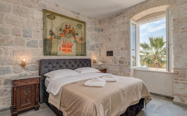 Grand Promenade Suite - Tale Of The Sea
