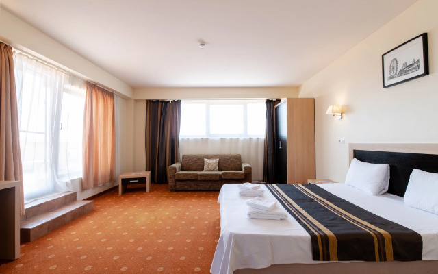 Hotel Oxford Inn & Suites