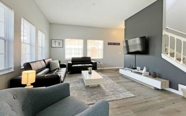 Villa Azul 4 Bedroom Townhouse by RedAwning