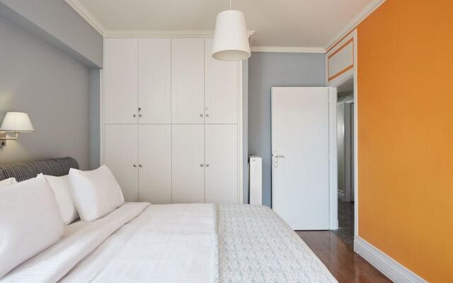 Fabulous 3BD Apt close to Kalimarmaro