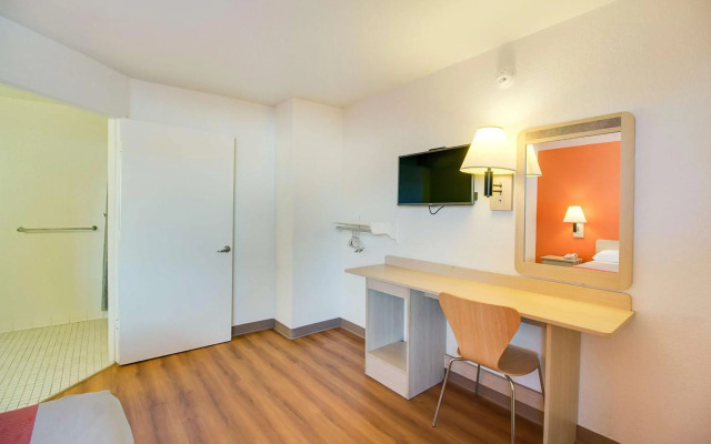 Motel 6 Phoenix East