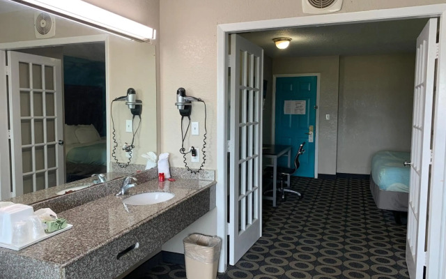 Travelodge by Wyndham San Antonio Downtown Northeast