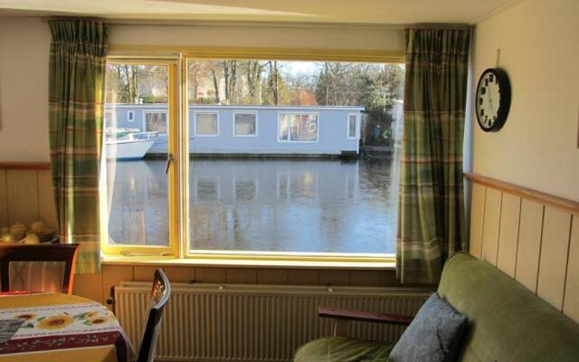 Houseboat under the Mill