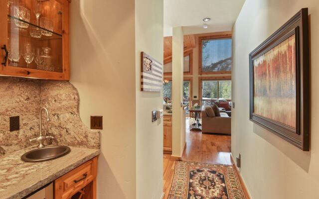 Wulf's Lodge at Olympic Valley Unwind in Hot Tub!