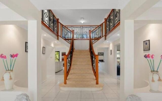 Beautiful 5 bedroom house in Jervis Bay