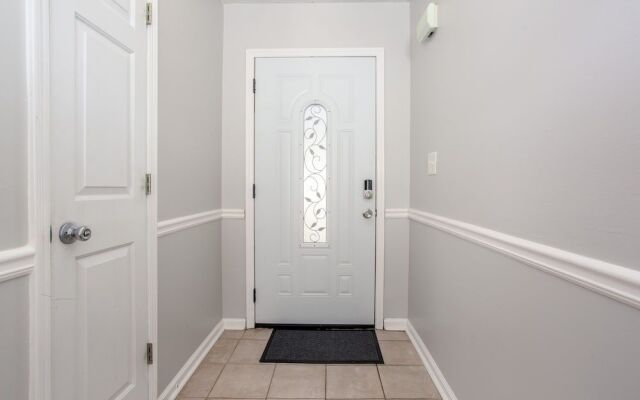 Basketball Court Cozy 3 BR in Decatur