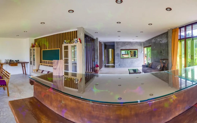 Tonmai Suites