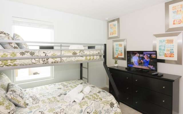 Vacation Townhome Next to Parks Cb3163