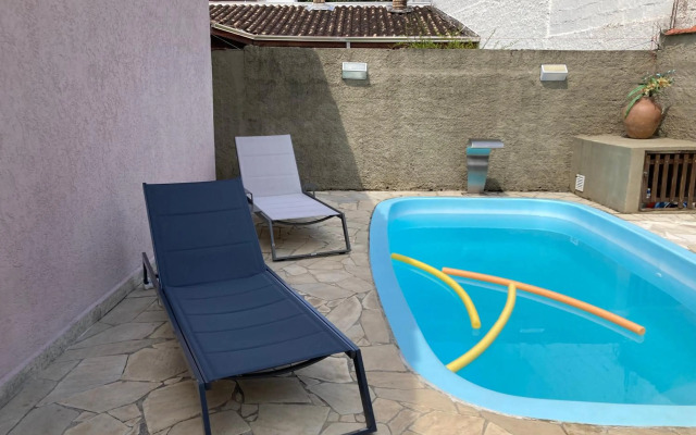 Casa Terrea com Piscina e Internet - Ar Opcional