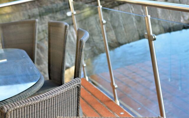 Riverside Hotel