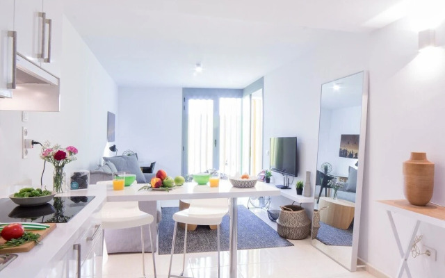 Stylish retreat in-between the ocean and mountains