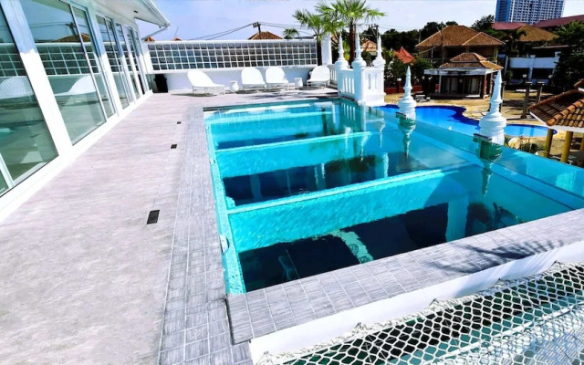 STARLAND Luxury Pool Villa Pattaya 8 Bedrooms