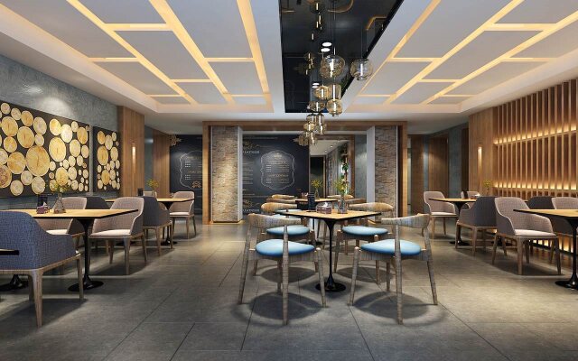 Resplendent Luxury Hotel QingDao Carvinal
