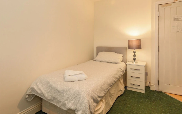 Ricky Road Guest House - Budget