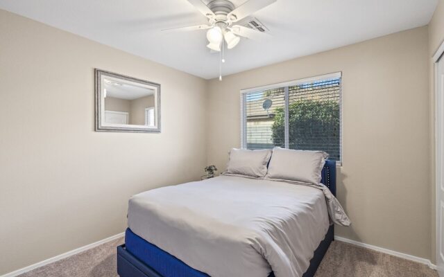 Cozy Hidden Gem - 3BR - 1Den w Backyard