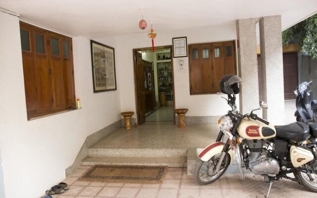 OYO Rooms Rajmahal Square 2