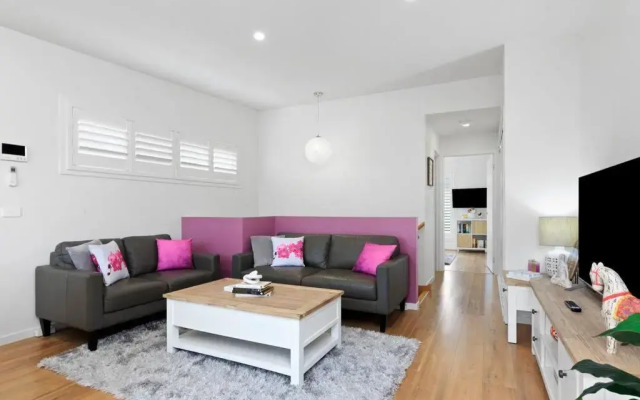 CASA EMEC- 500m To The Beach Or Main Strip!