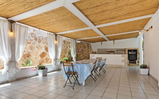 Premium Holiday Home in Santa Maria with Hot Tub