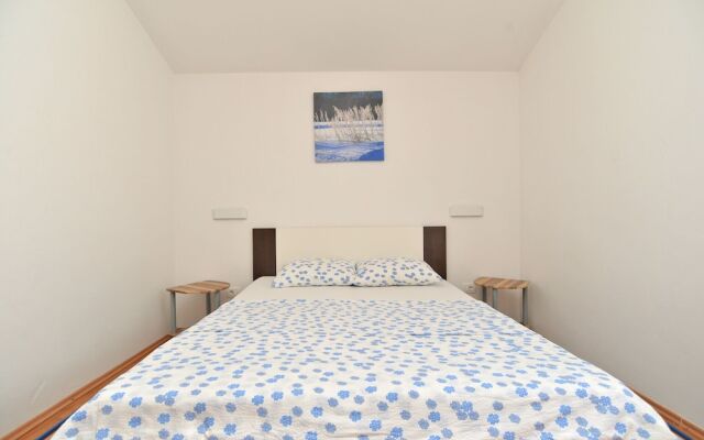 Apartment 1985