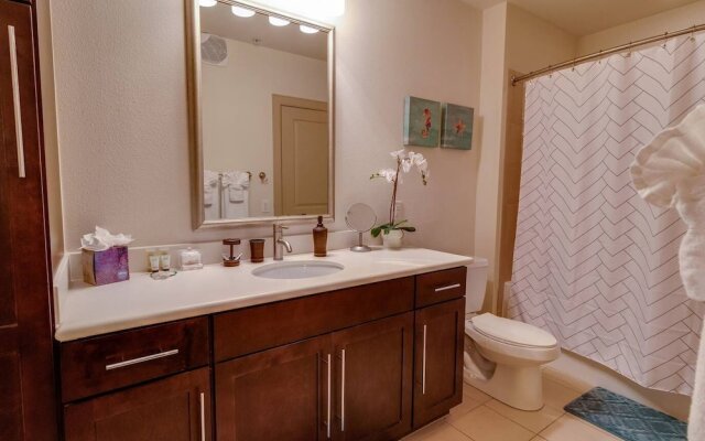 Relaxing & Stylish Home Parking Very Safe Area