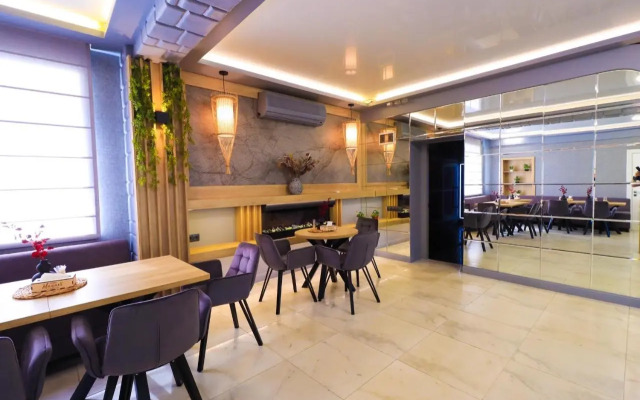 Altin Palace