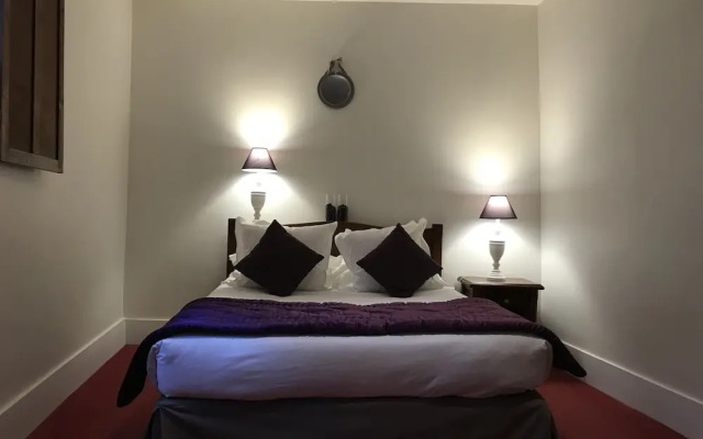 Hotel Raymond VII