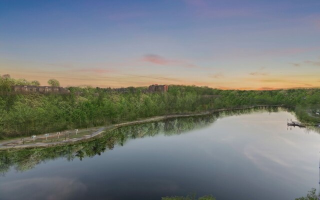 Merriweather Lakehouse, Autograph Collection
