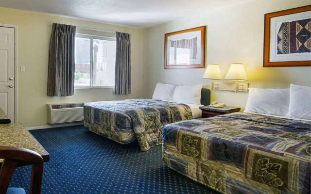 Central Phoenix Hotel