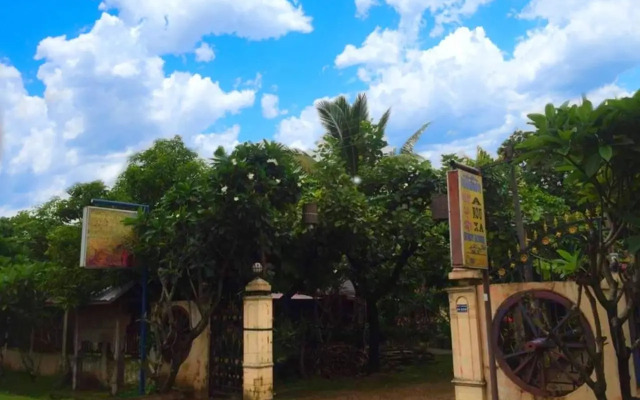 Anouxa Riverview Guesthouse