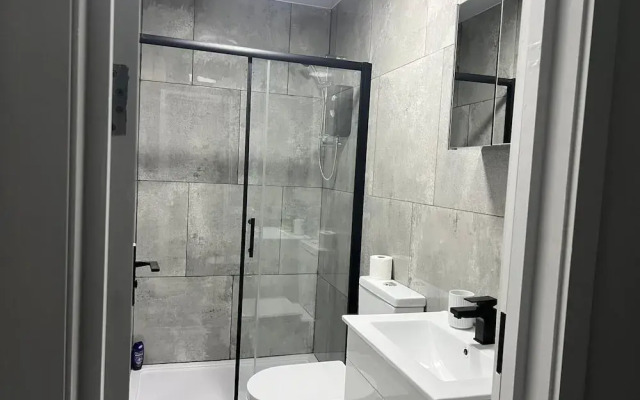 Luton Excellent 1 bed Apartment With Living Room