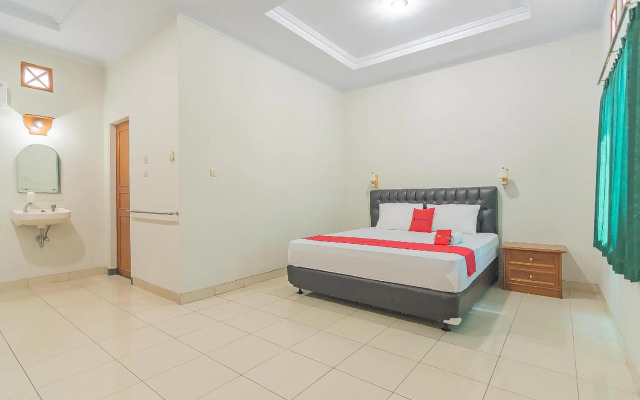 RedDoorz @ Pemuda Street