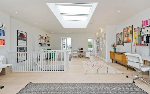 Gorgeous & Grand 5 Bed House, Holland Park