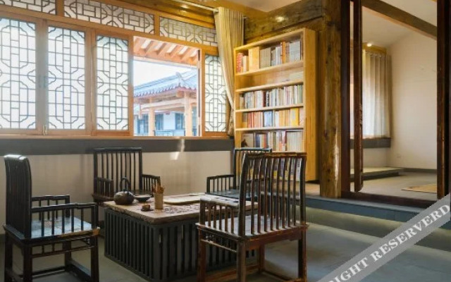 Tengchong and Shunhai Yan College Inn