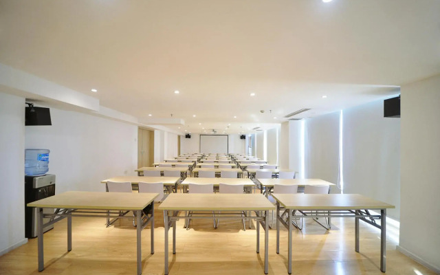 HanTing Hotel (Huaihua Hexi)