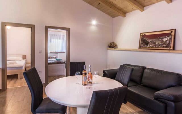 Attractive Holiday Home with Pool, Hot Tub, Patio, Courtyard