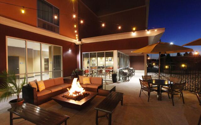 DoubleTree by Hilton West Fargo Sanford Medical Center Area